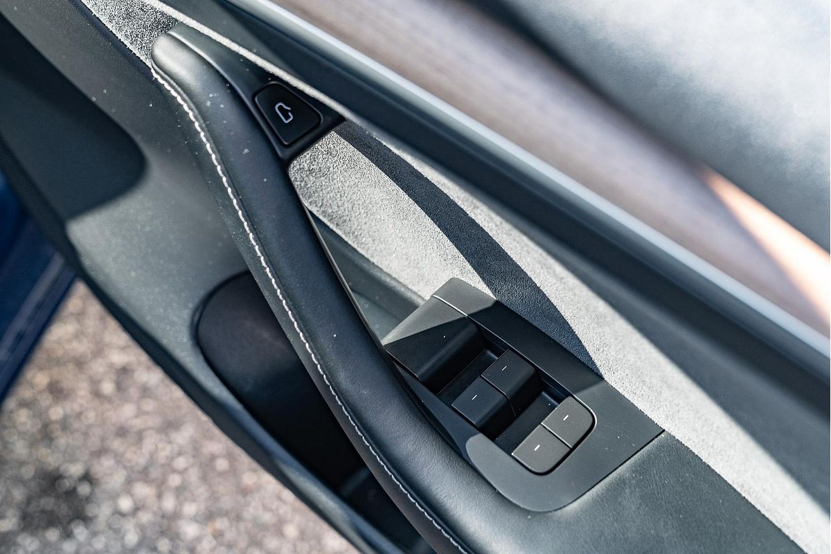 2022 Tesla Model 3 Rear-Wheel Drive