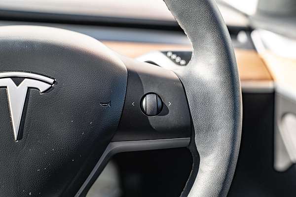 2022 Tesla Model 3 Rear-Wheel Drive