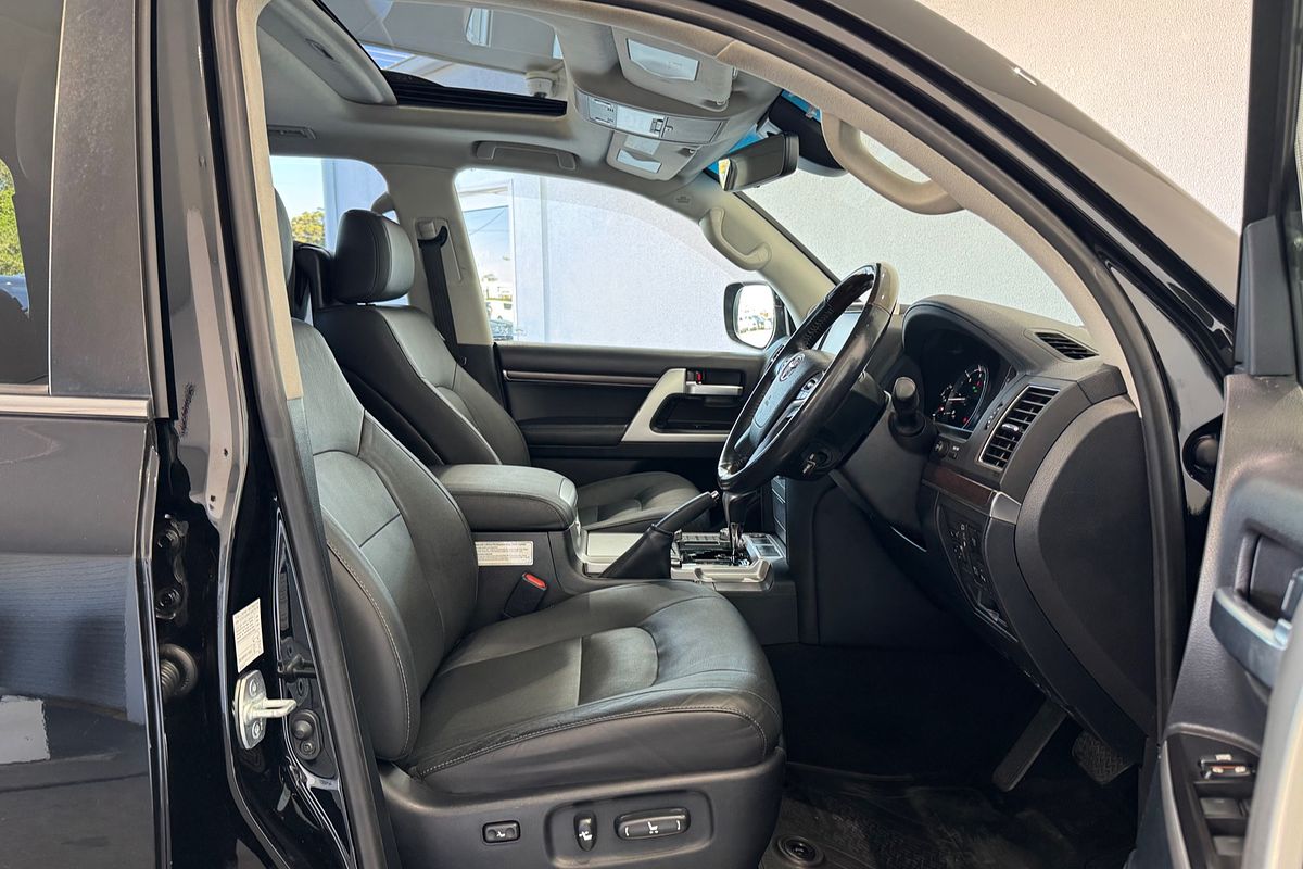 2020 Toyota Landcruiser Sahara VDJ200R