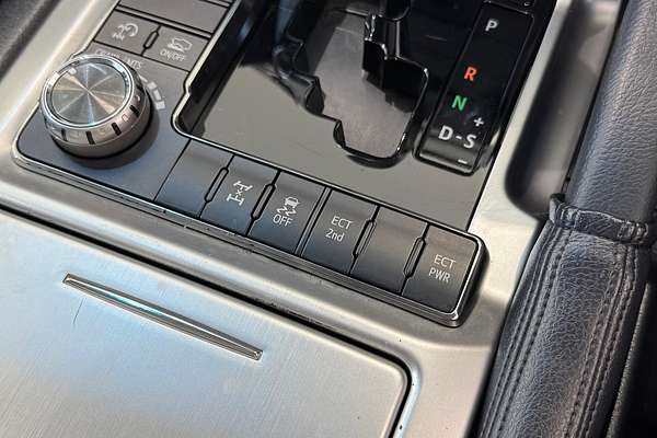 2020 Toyota Landcruiser Sahara VDJ200R