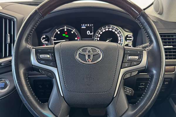 2020 Toyota Landcruiser Sahara VDJ200R