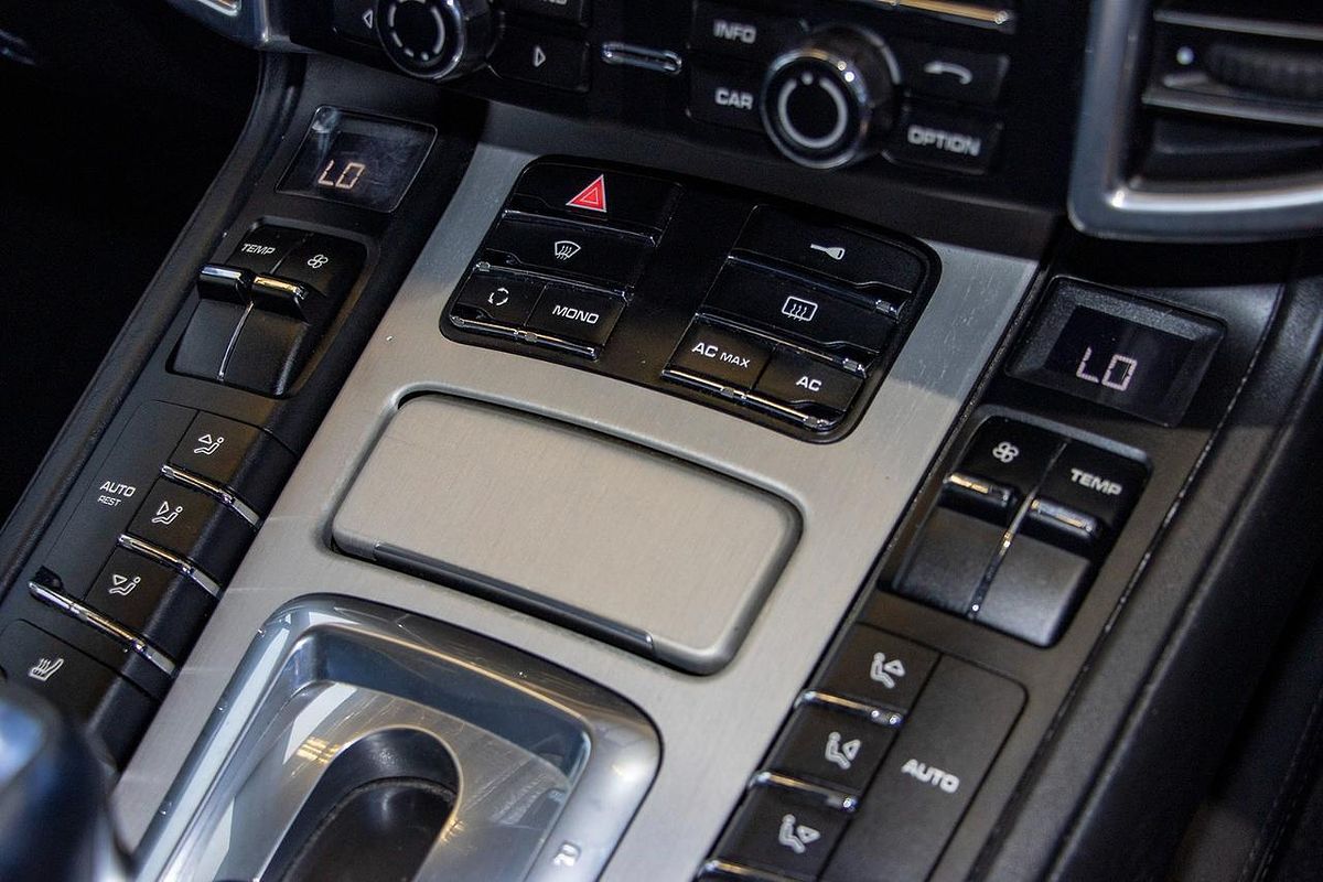 2010 Porsche Cayenne Turbo 9PA