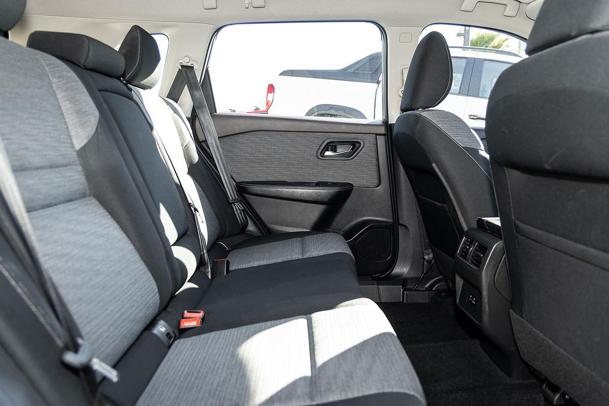 2024 Nissan X-TRAIL ST T33