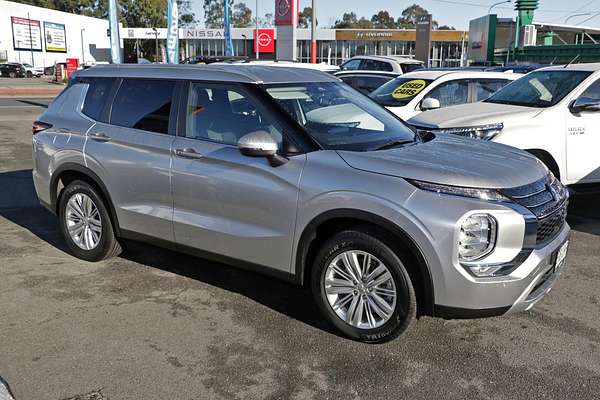 2024 Mitsubishi Outlander LS ZM