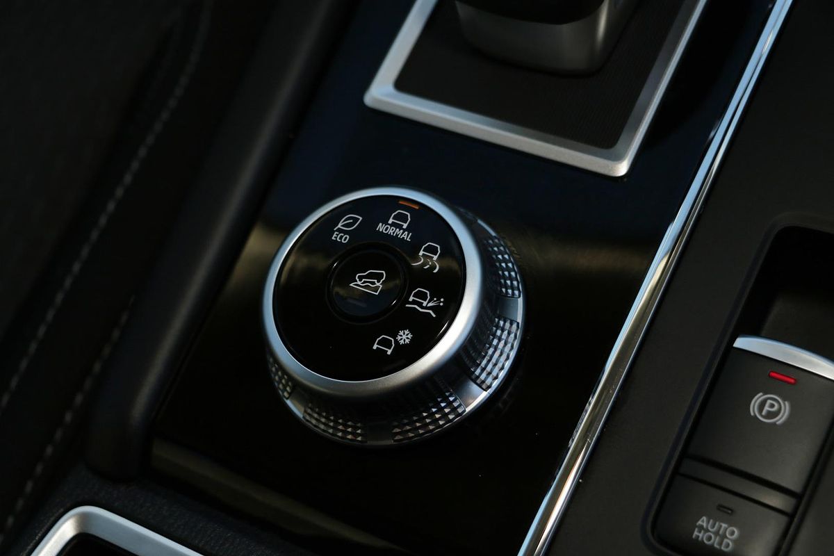 2024 Mitsubishi Outlander LS ZM