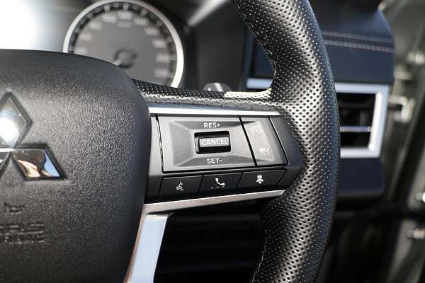 2024 Mitsubishi Outlander LS ZM