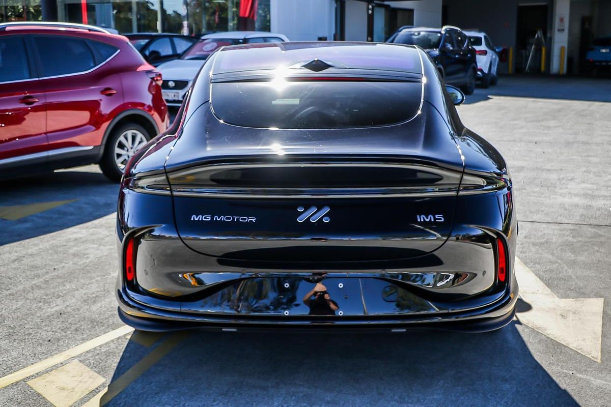 2025 MG IM5