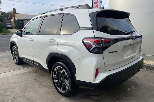 2025 Subaru Forester Premium S6