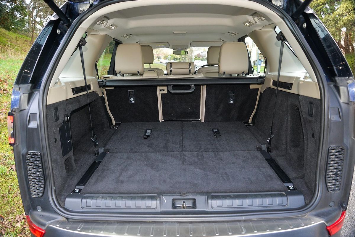 2017 Land Rover Discovery TD6 SE Series 5