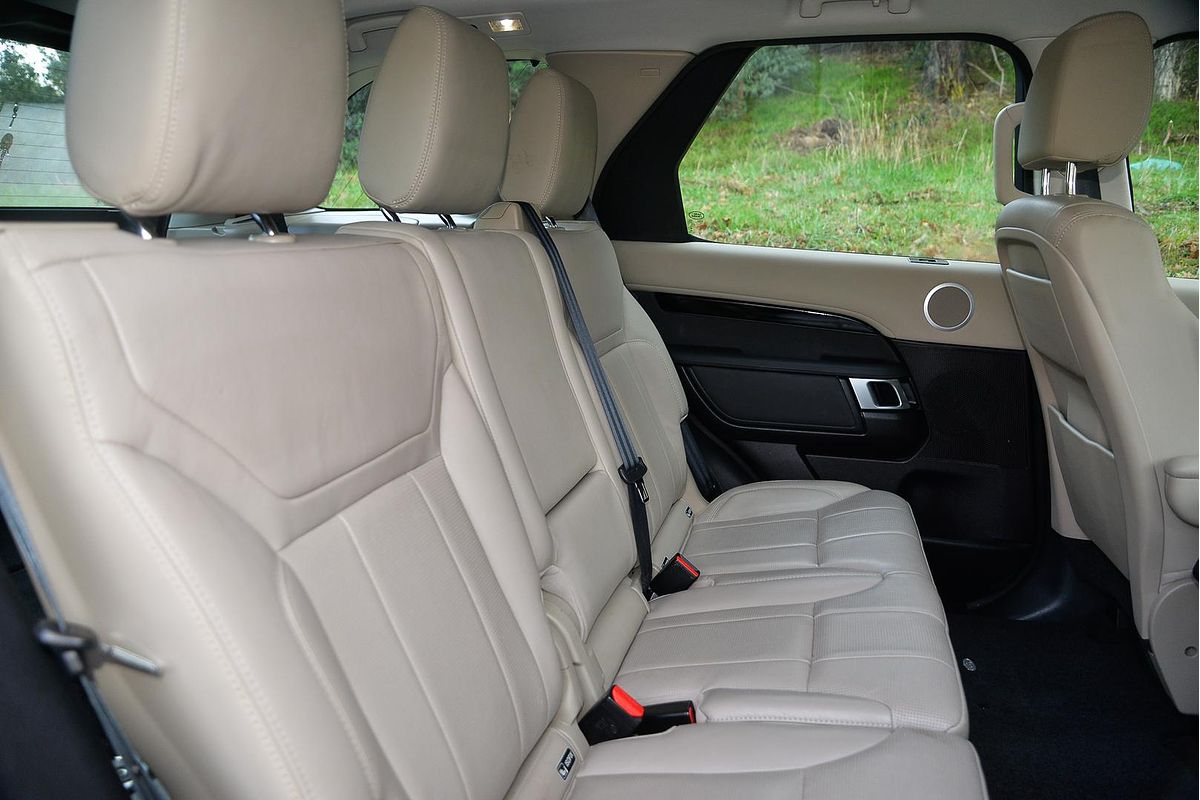 2017 Land Rover Discovery TD6 SE Series 5