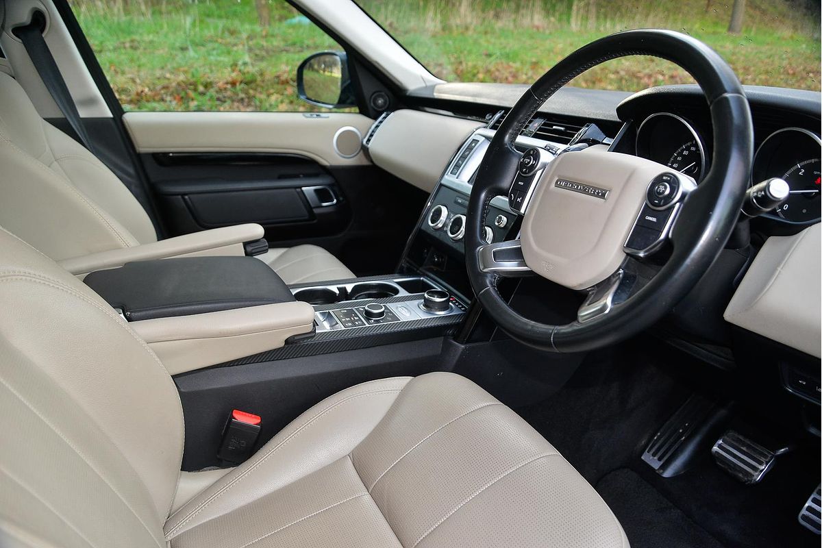 2017 Land Rover Discovery TD6 SE Series 5