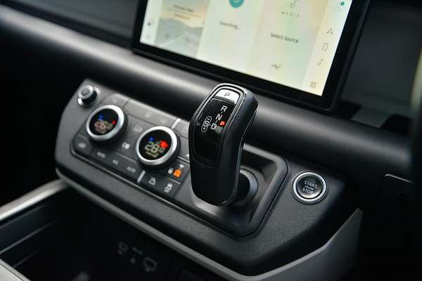 2020 Land Rover Defender 110 P400 HSE L663