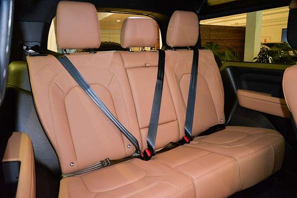 2025 Land Rover Defender 90 D250 S L663
