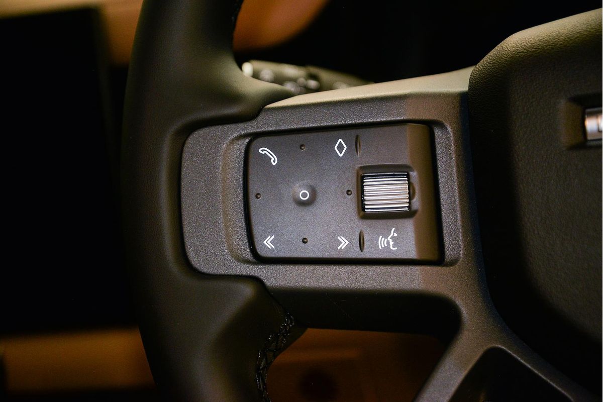 2025 Land Rover Defender 90 D250 S L663