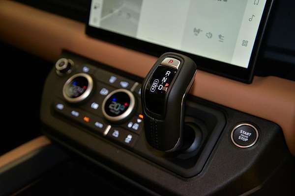 2025 Land Rover Defender 90 D250 S L663