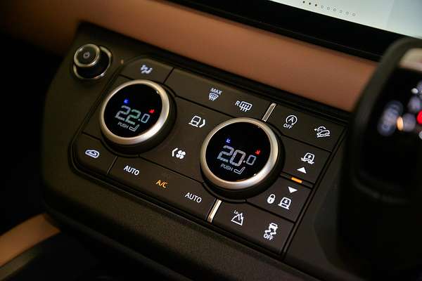 2025 Land Rover Defender 90 D250 S L663