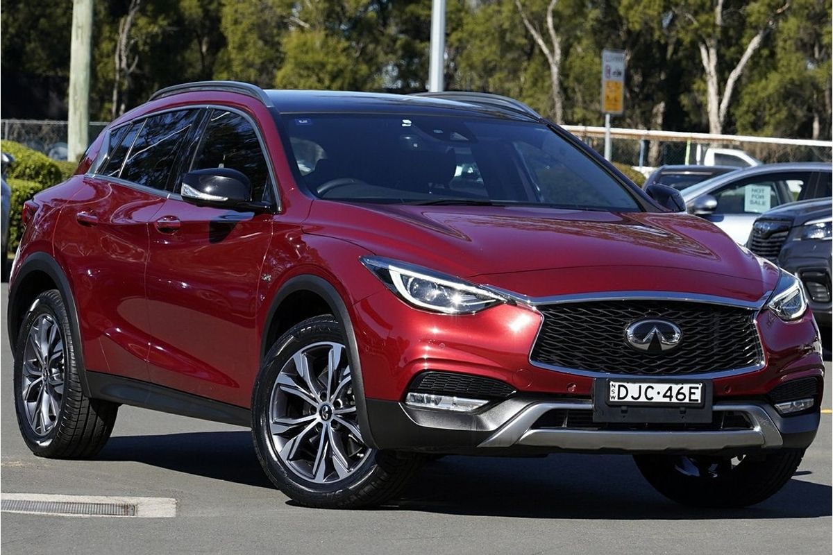 2016 INFINITI QX30 Premium H15