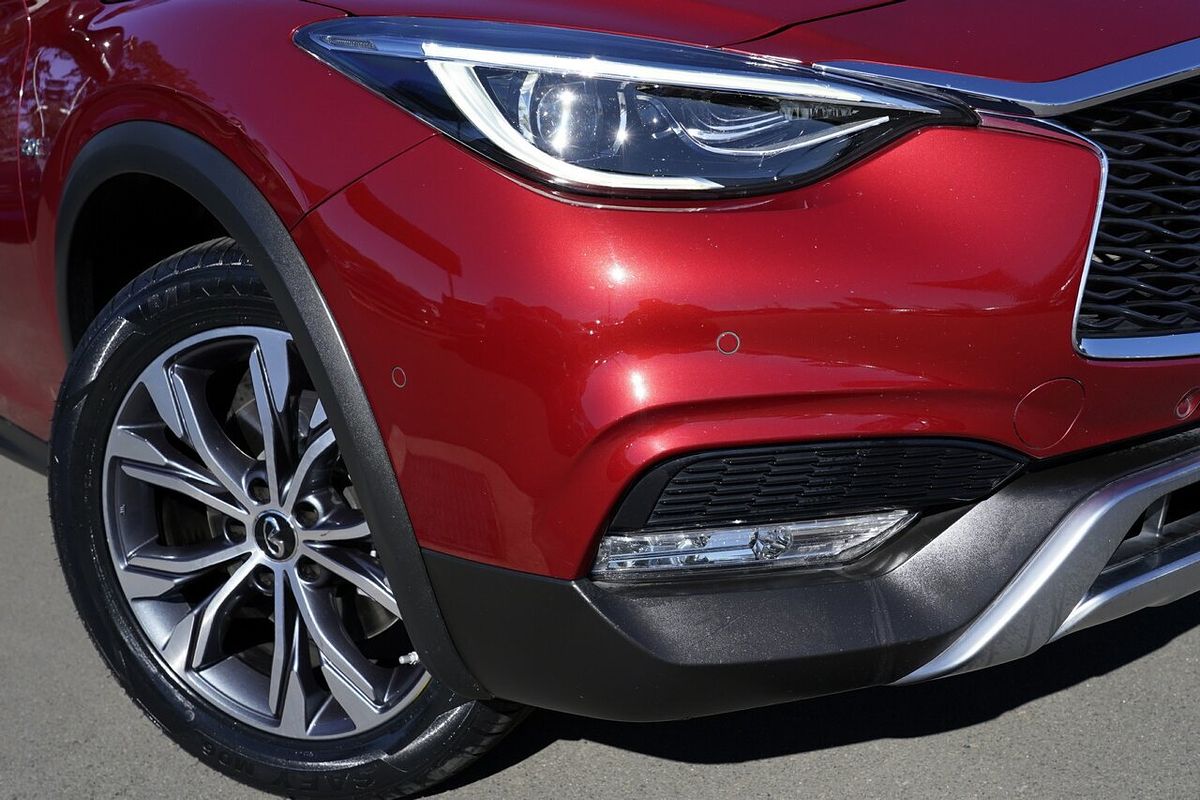 2016 INFINITI QX30 Premium H15