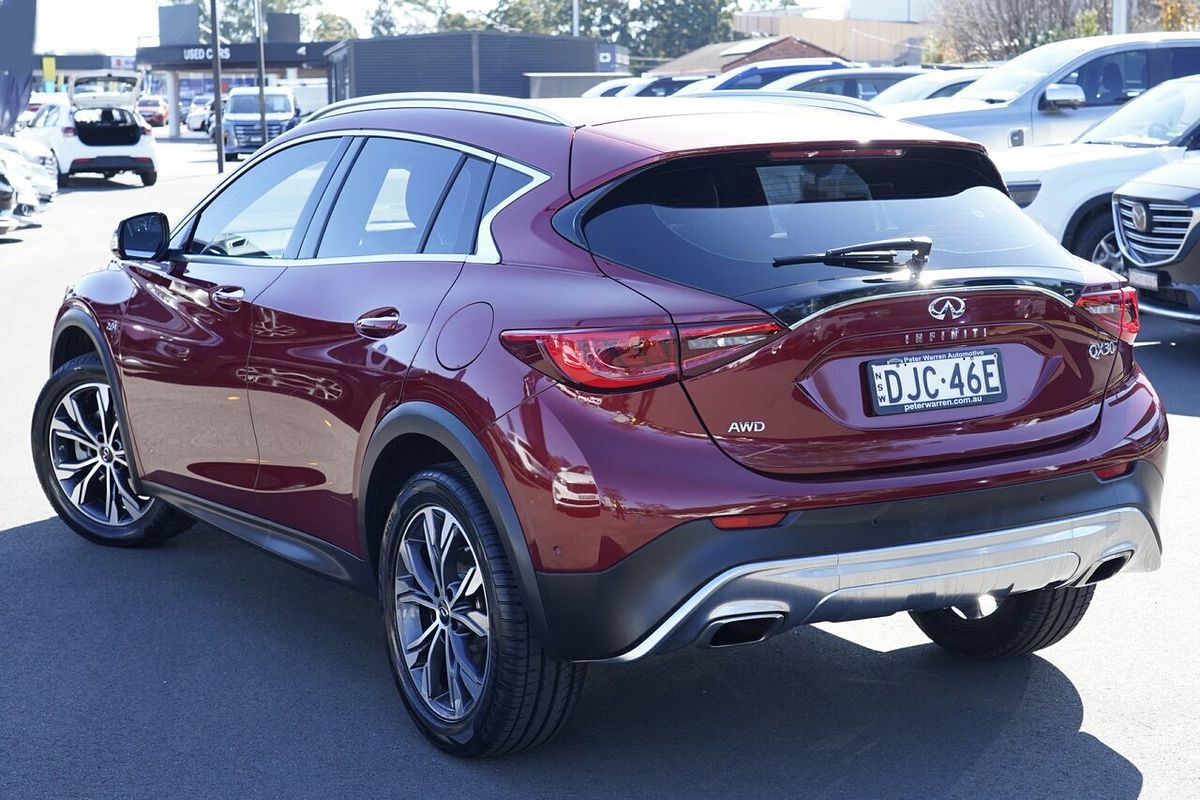 2016 INFINITI QX30 Premium H15