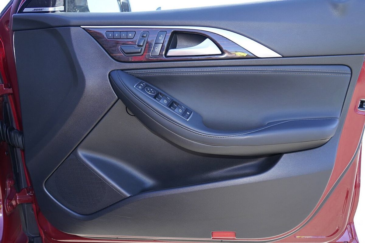 2016 INFINITI QX30 Premium H15