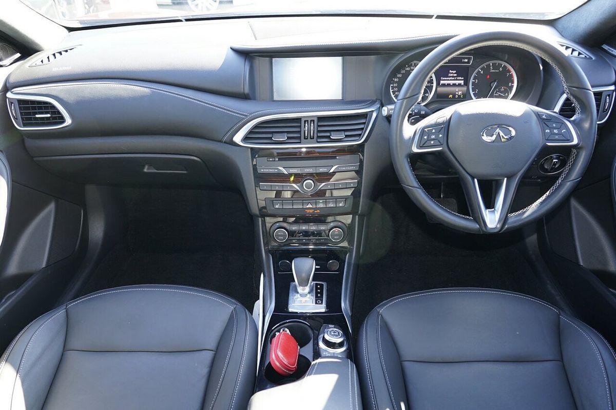 2016 INFINITI QX30 Premium H15