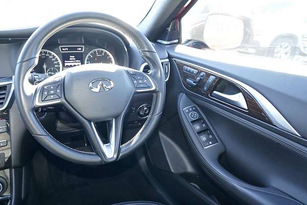 2016 INFINITI QX30 Premium H15