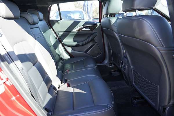 2016 INFINITI QX30 Premium H15