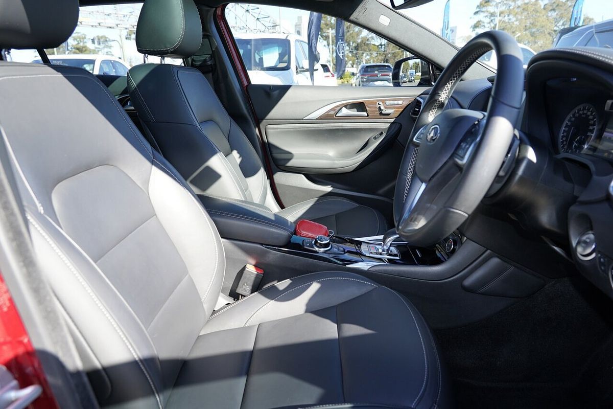 2016 INFINITI QX30 Premium H15