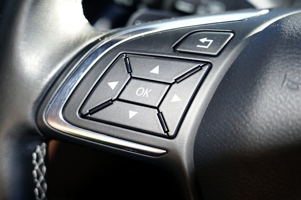 2016 INFINITI QX30 Premium H15
