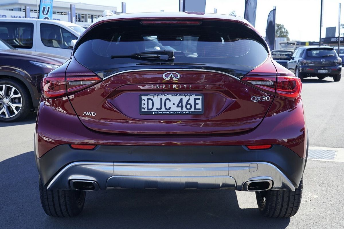 2016 INFINITI QX30 Premium H15