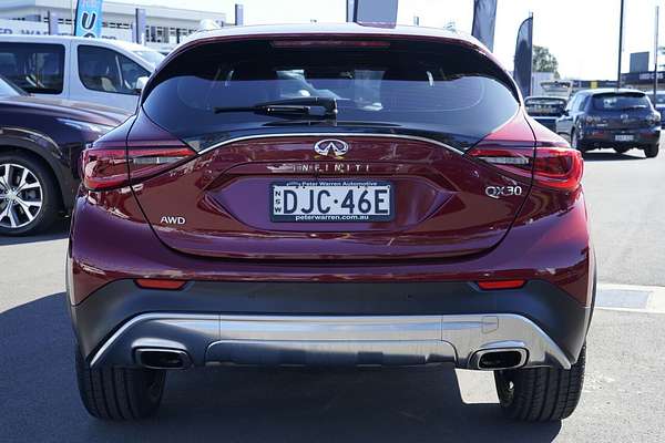 2016 INFINITI QX30 Premium H15