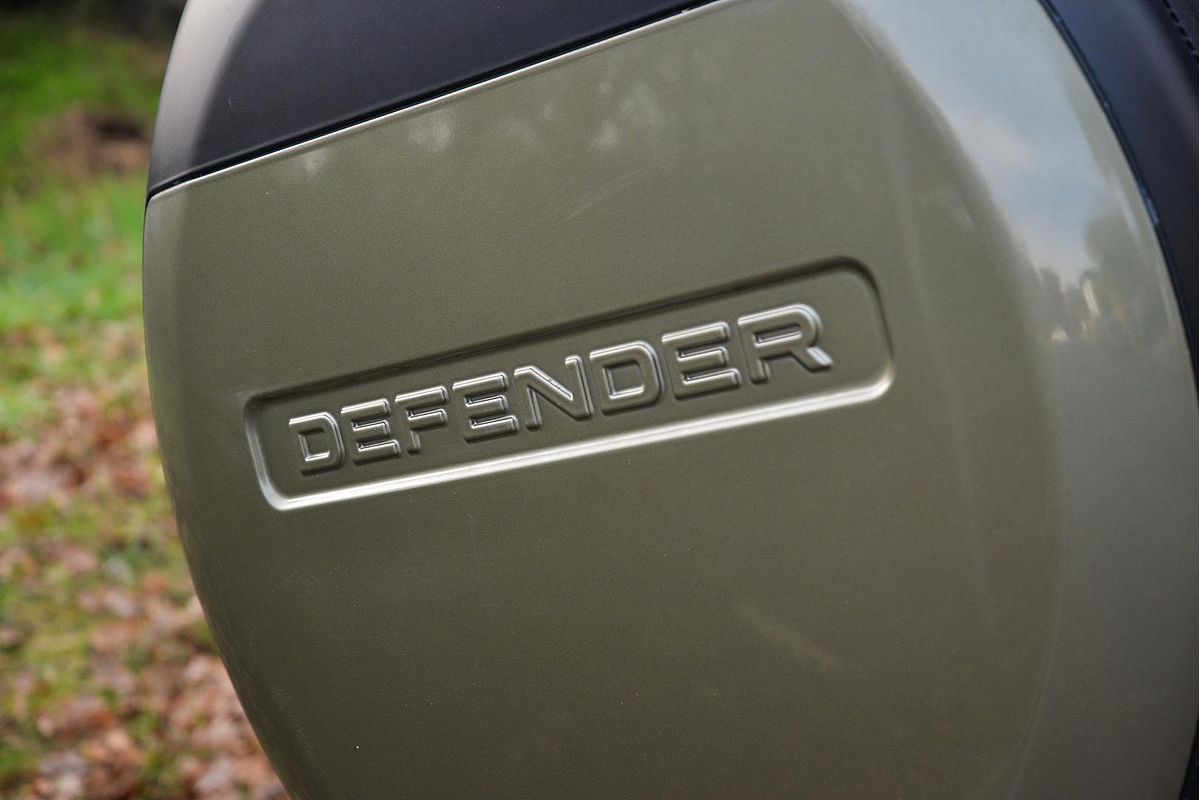 2021 Land Rover Defender 110 D300 HSE L663