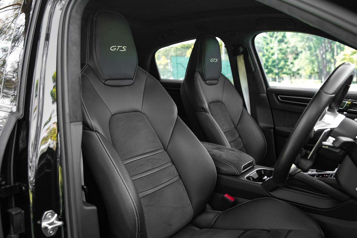 2023 Porsche Cayenne GTS 9YB