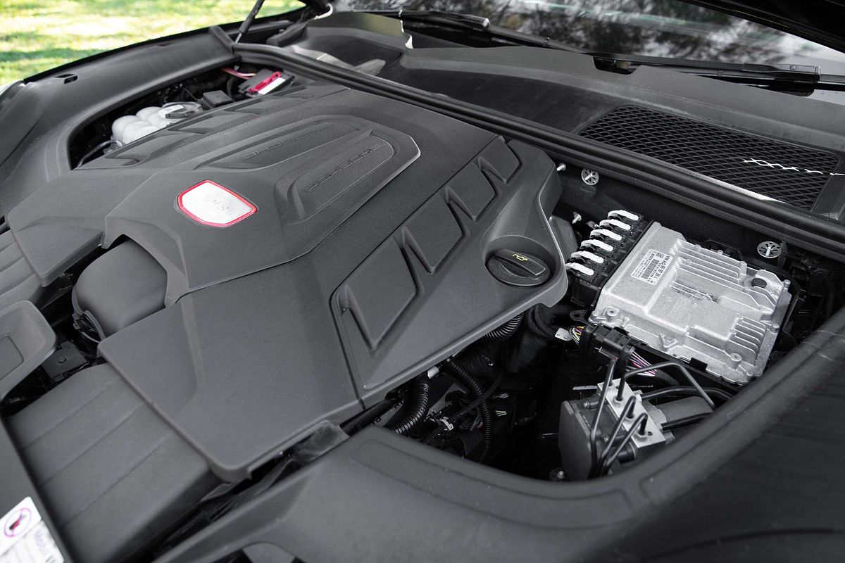 2023 Porsche Cayenne GTS 9YB