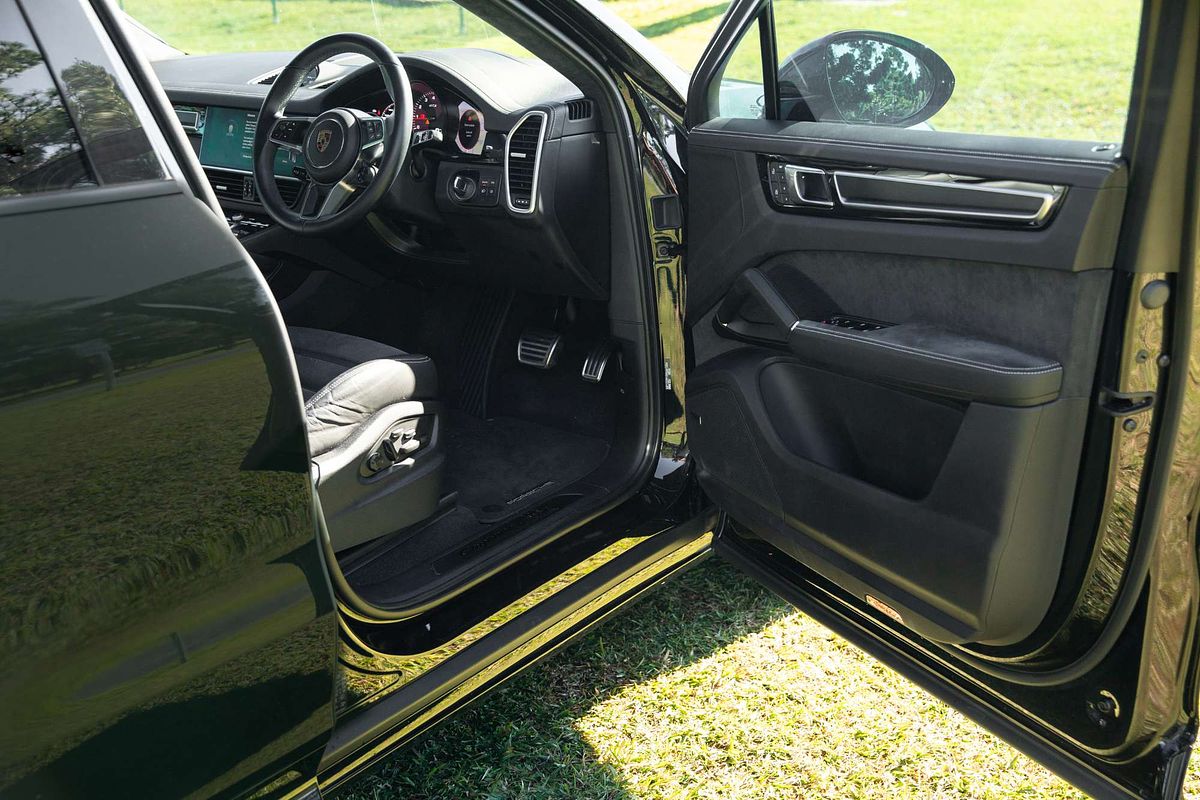 2023 Porsche Cayenne GTS 9YB