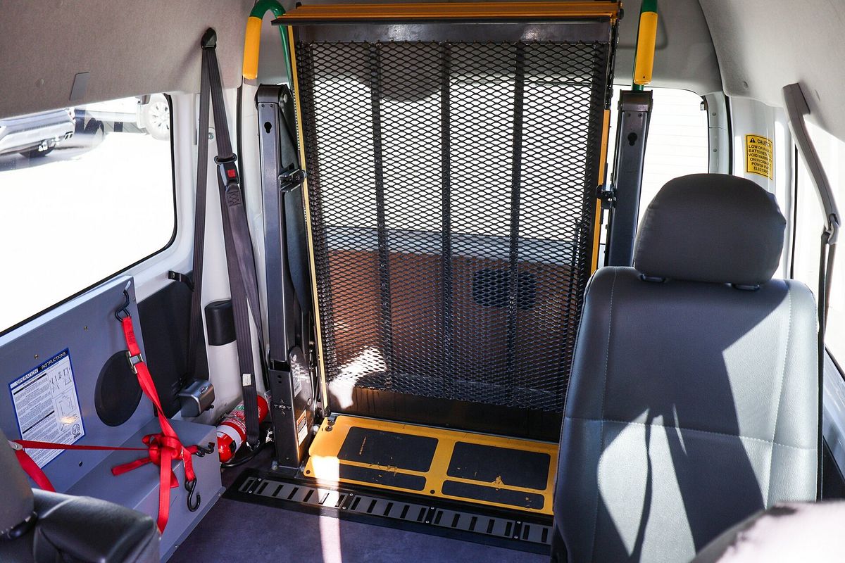 2018 Toyota Hiace Commuter TRH223R