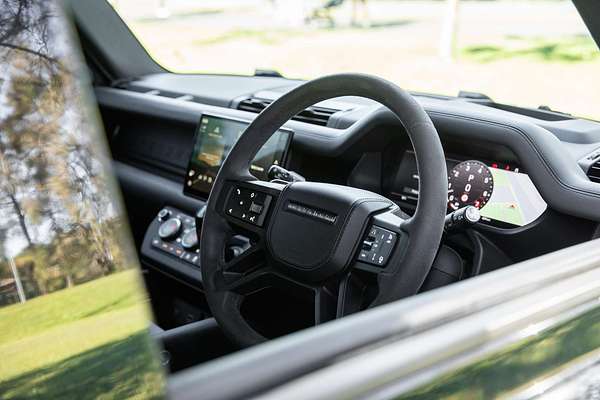 2022 Land Rover Defender 110 P525 V8 L663
