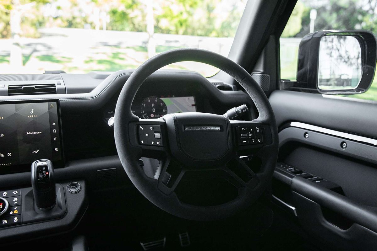 2022 Land Rover Defender 110 P525 V8 L663