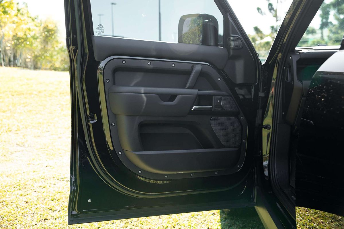 2022 Land Rover Defender 110 P525 V8 L663