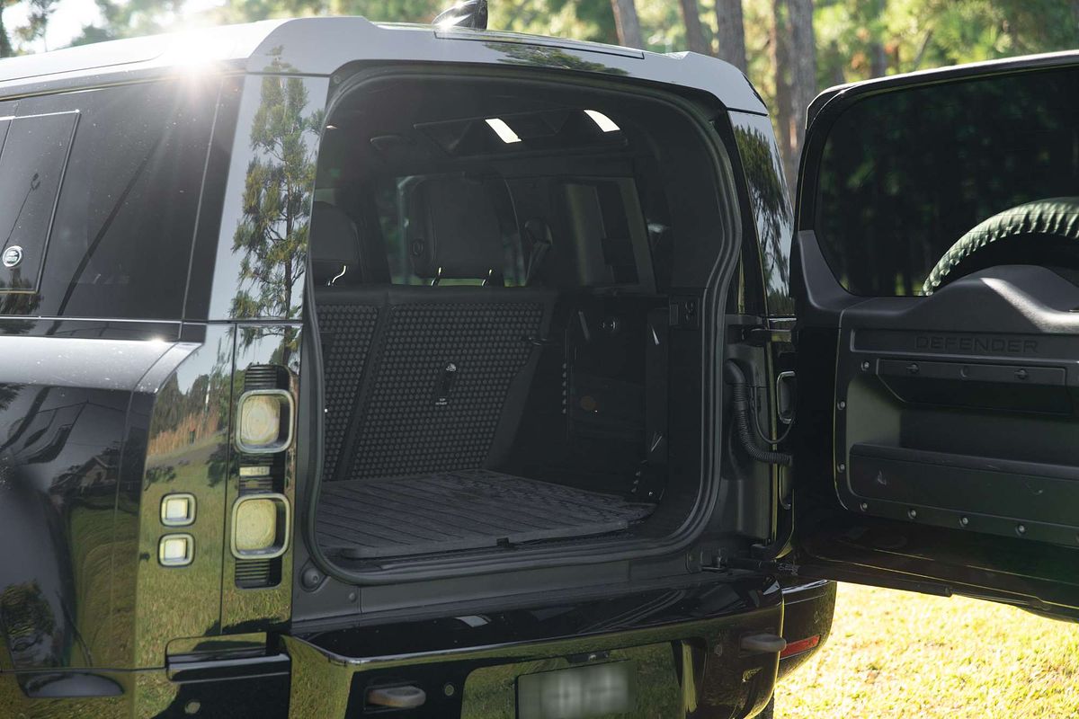 2022 Land Rover Defender 110 P525 V8 L663