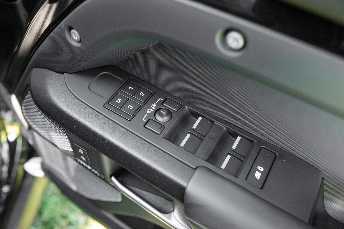 2022 Land Rover Defender 110 P525 V8 L663