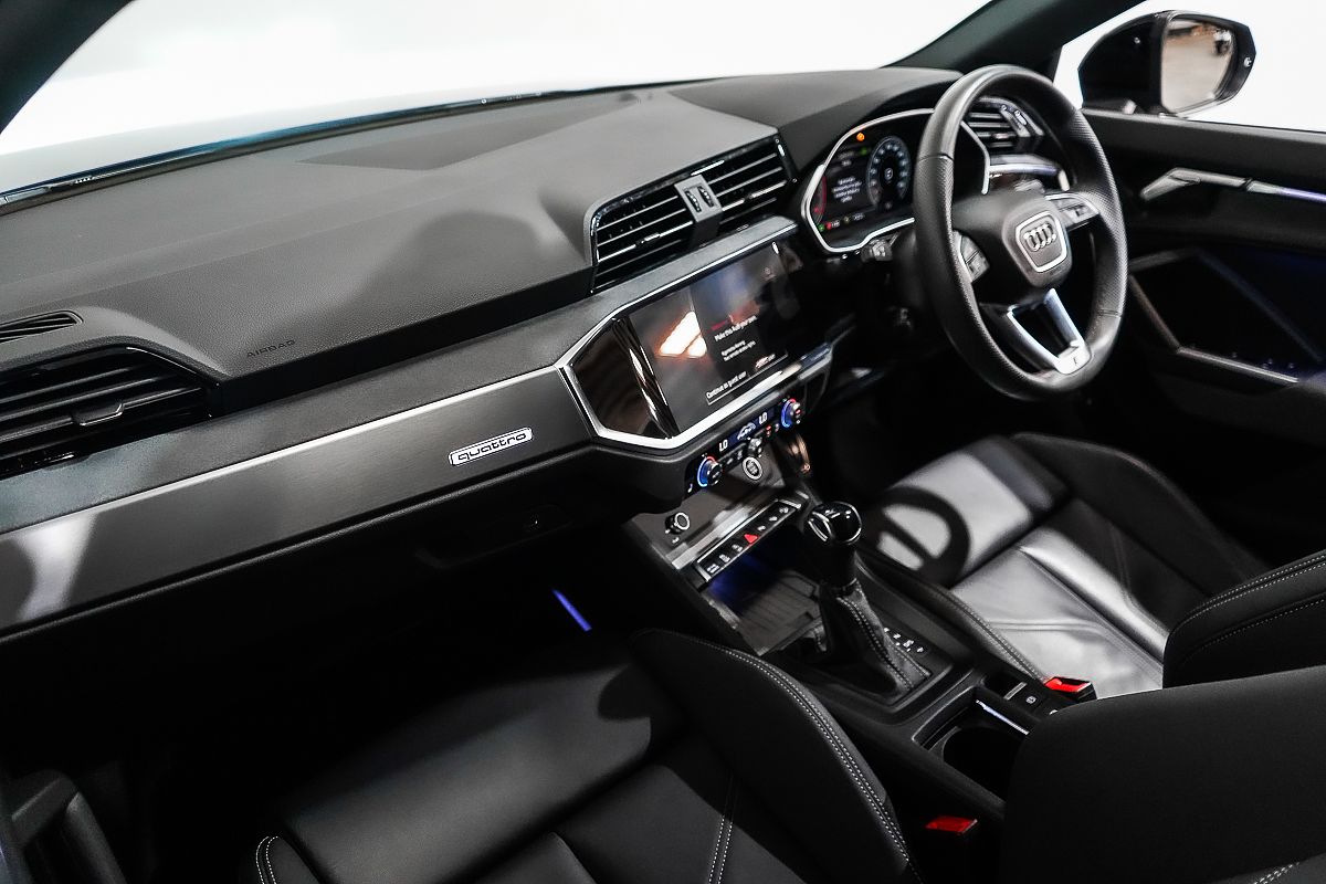 2024 Audi Q3 40 TFSI S line F3