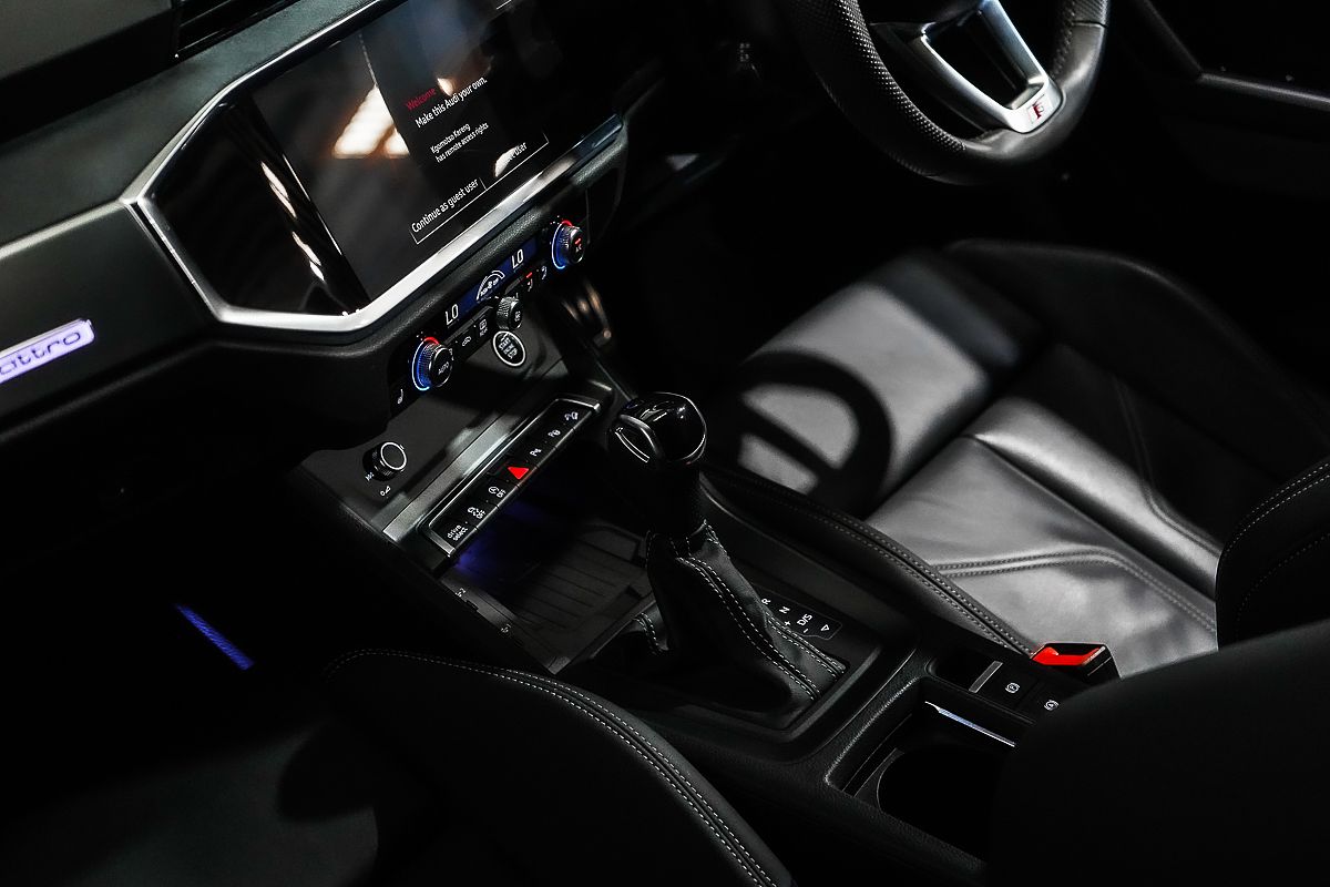 2024 Audi Q3 40 TFSI S line F3