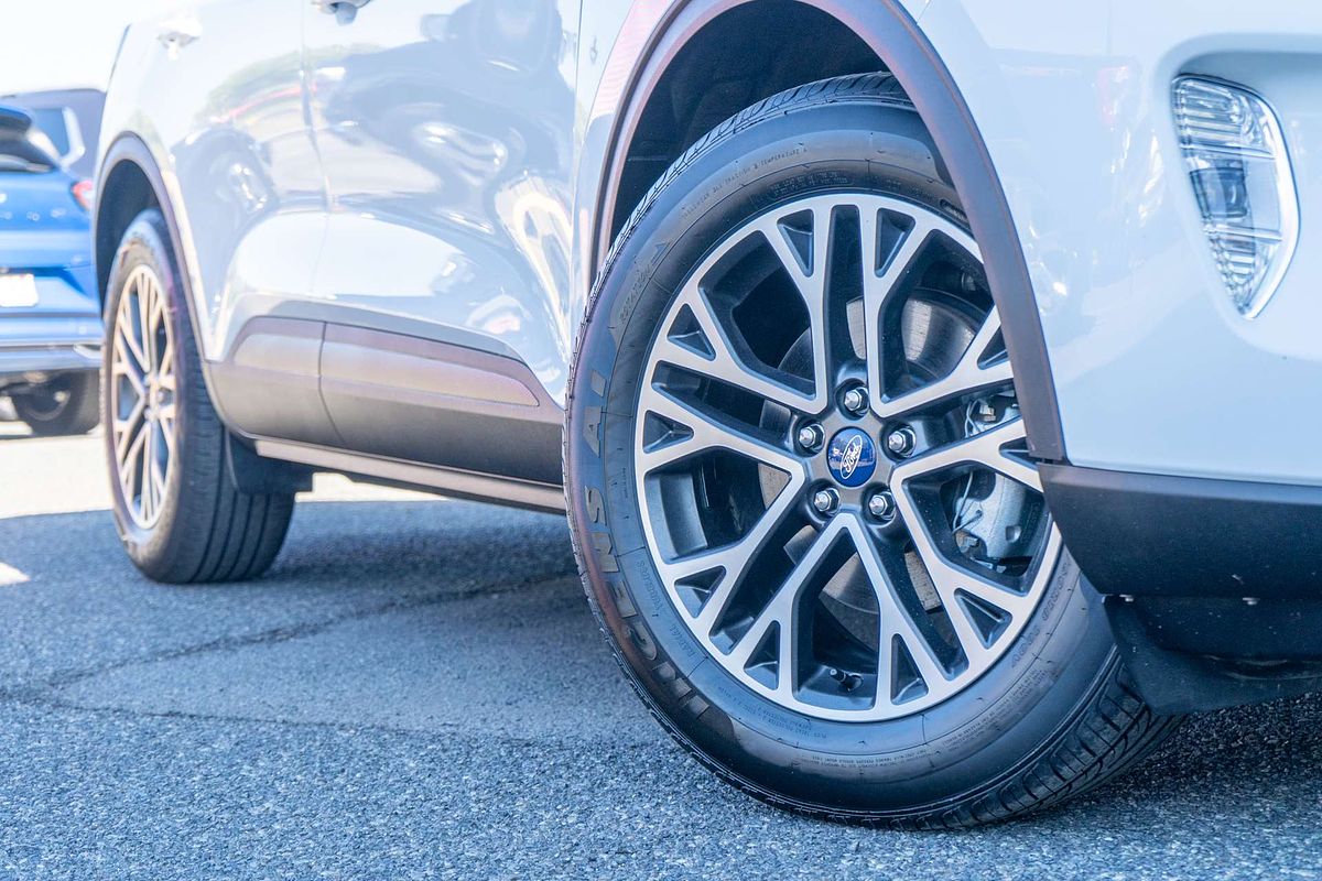 2023 Ford Escape ZH