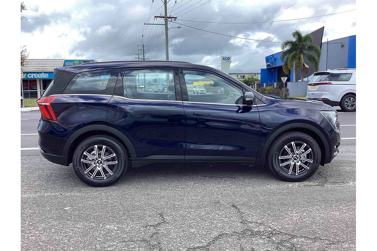2025 Mahindra XUV700 AX7L
