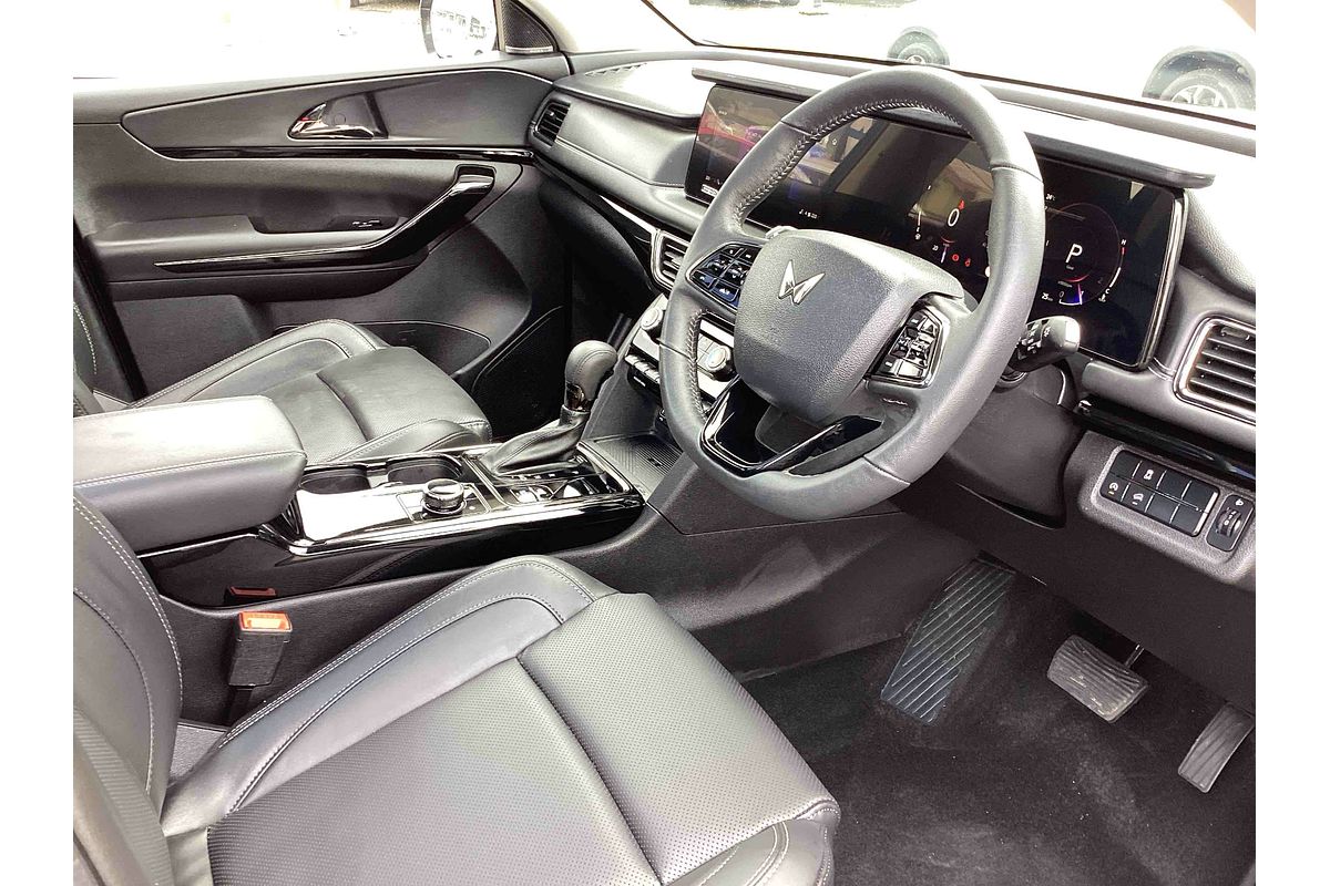 2025 Mahindra XUV700 AX7L