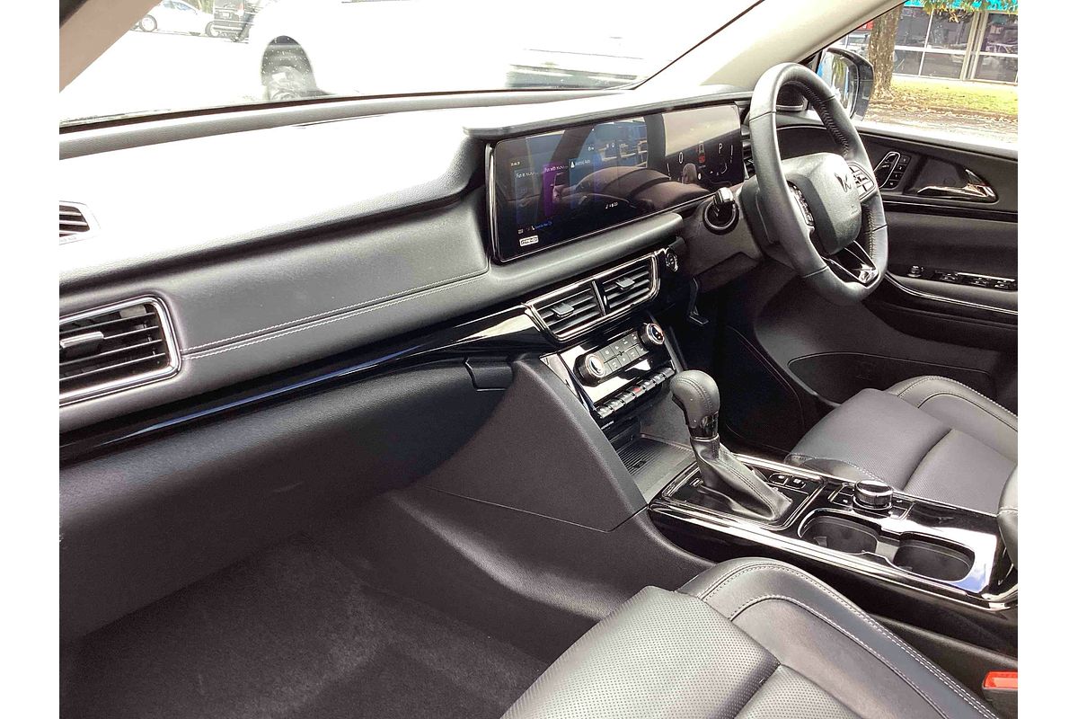 2025 Mahindra XUV700 AX7L