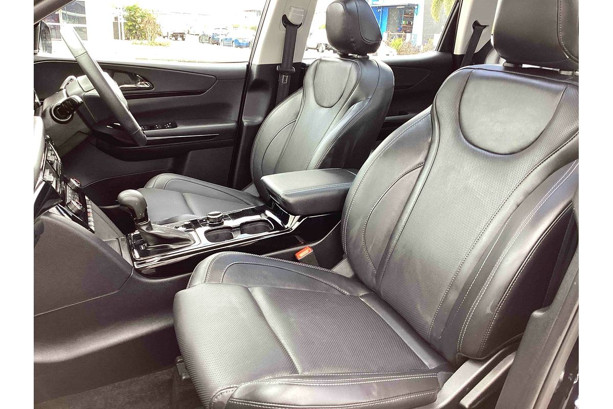 2025 Mahindra XUV700 AX7L