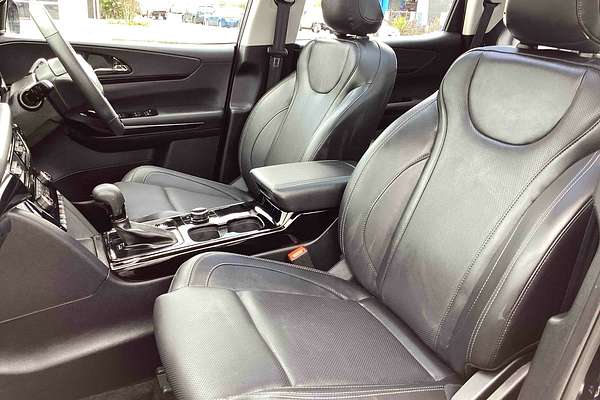 2025 Mahindra XUV700 AX7L