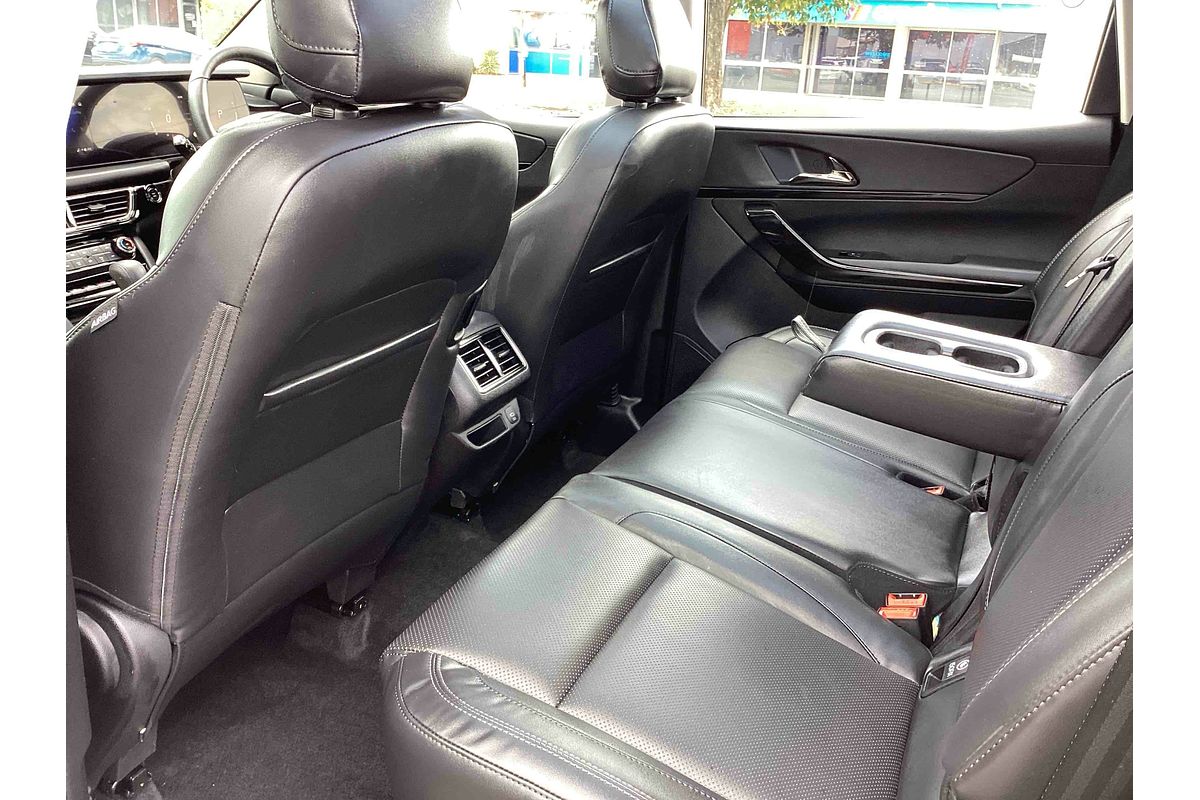 2025 Mahindra XUV700 AX7L
